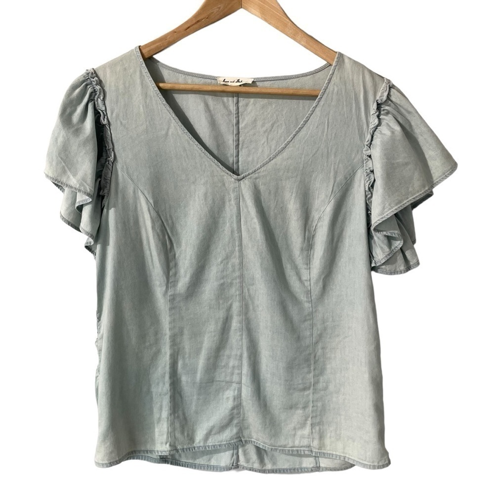 Jane & Delancey Chambray Top Womens L Light Blue Flutter Sleeve V-Neck Fitted